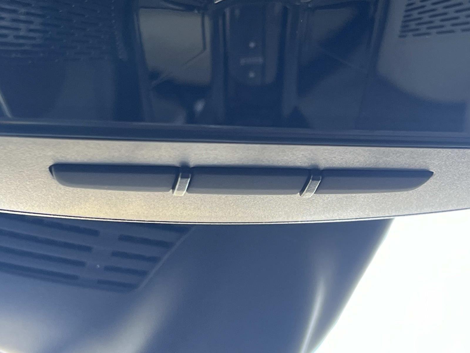 Used 2025 Black Mercedes-Benz GLC 300 image 32