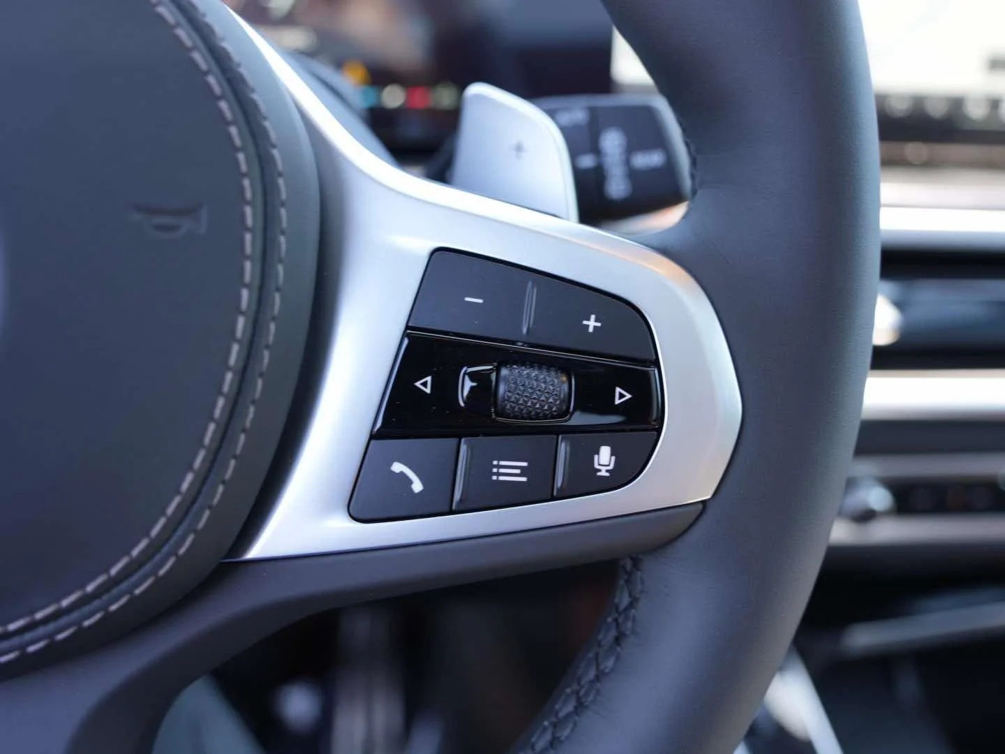 New 2026 Mineral White Metallic BMW sDrive40i image 19