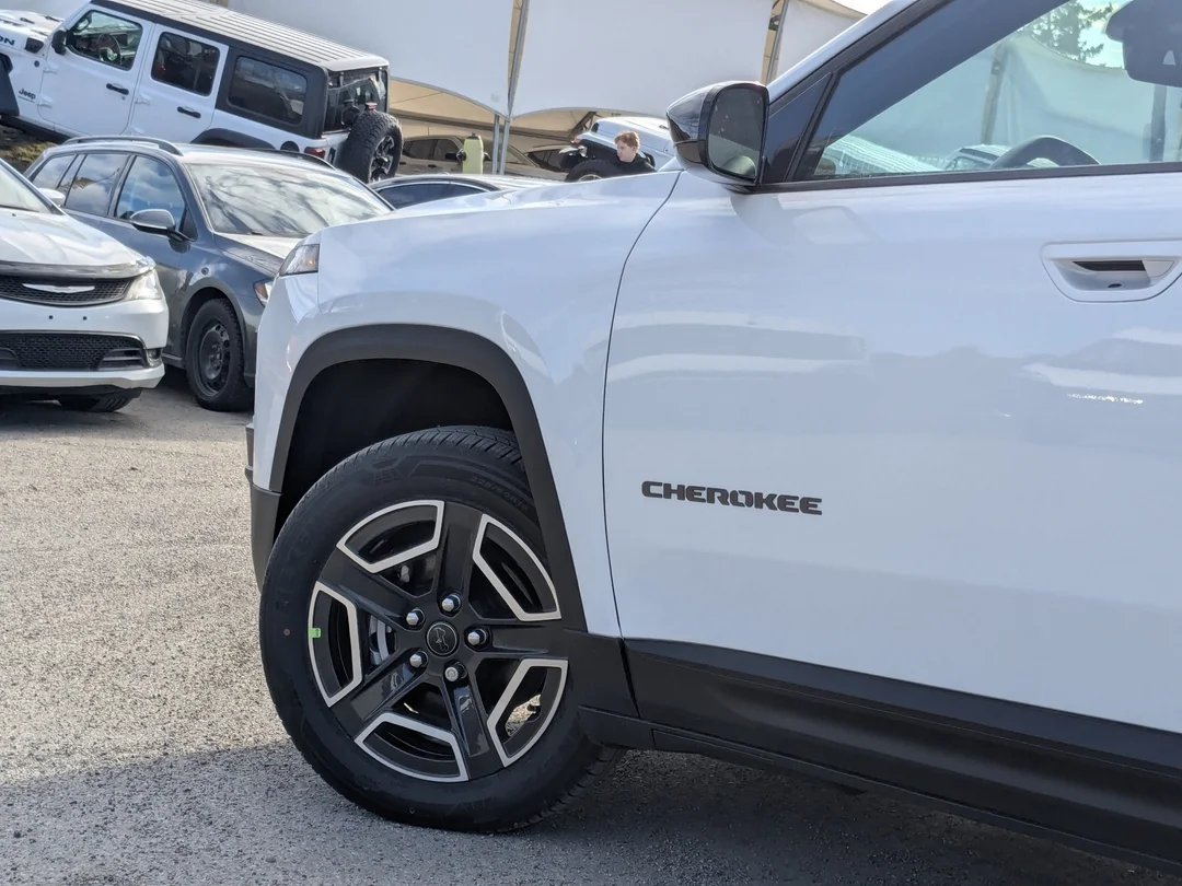 New 2026 White Jeep Laredo - - 4x4 - 1.6L Turbo Hybrid - 12.3 Uconnect 5 Display - Selec-Terrain & More! image 9