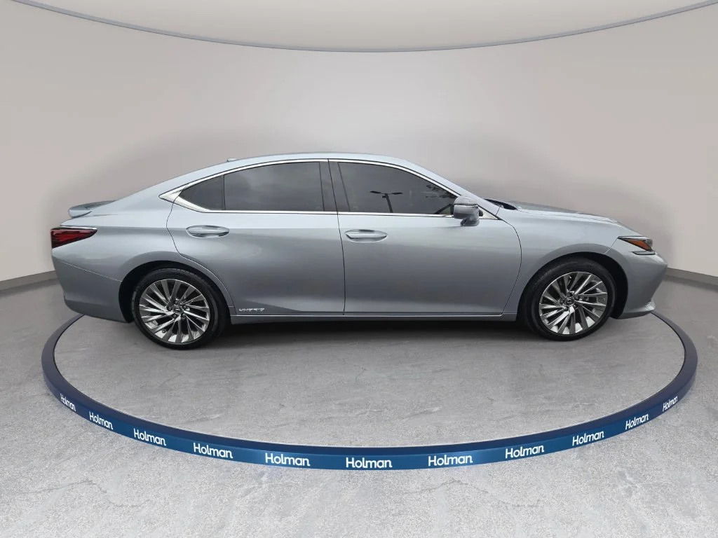 Certified Used 2022 IRIDIUM Lexus 300h Luxury image 4