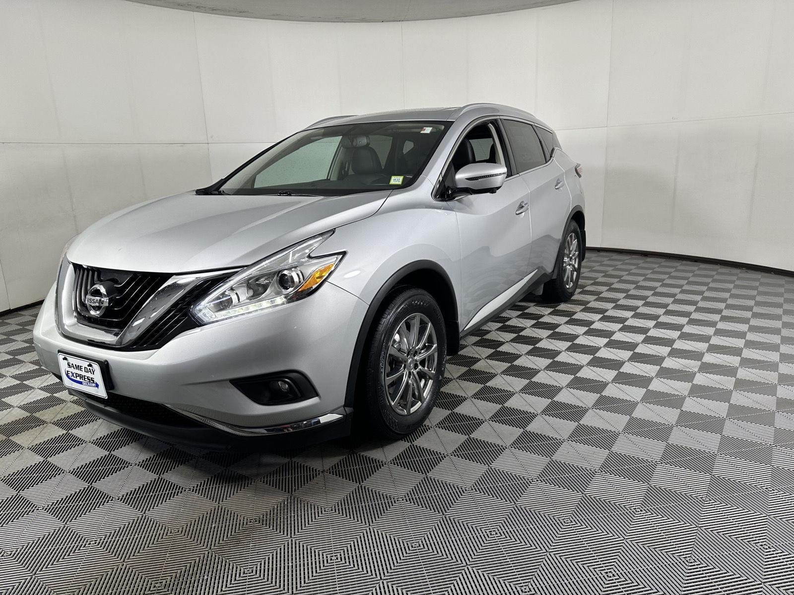 Used 2016 Brilliant Silver Metallic Nissan SL image 10