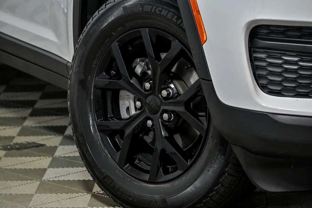 Used 2024 White Jeep Altitude X image 3