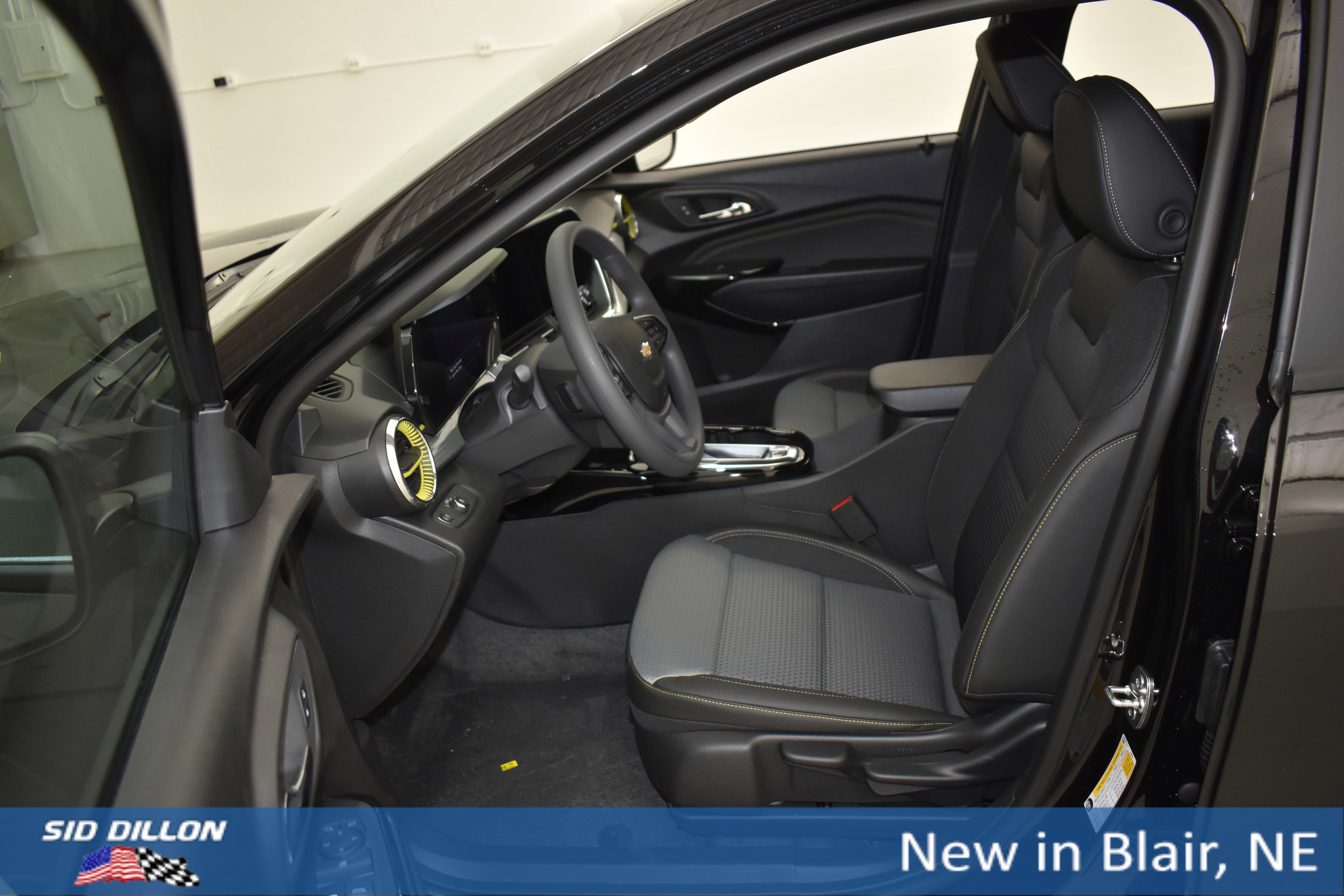 New 2026 Mosaic Black Metallic Chevrolet LT image 6