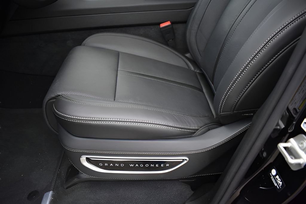 Used 2023 Black Jeep Base image 10