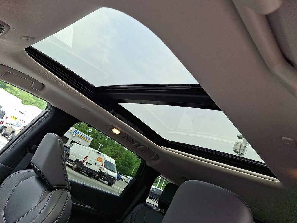 Used 2026 White INFINITI LUXE image 16