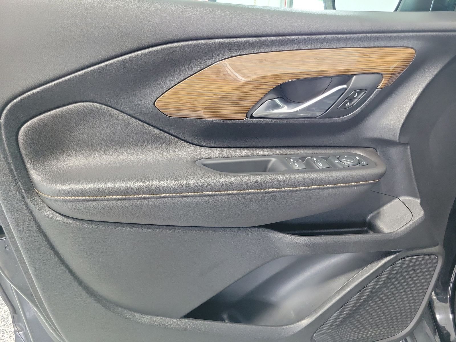 Used 2020 Black GMC SLE image 6