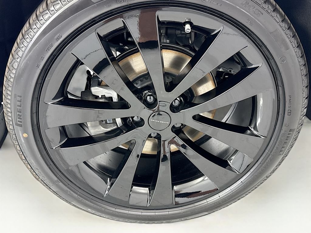 New 2026 Fuji White Land Rover Dynamic SE image 32
