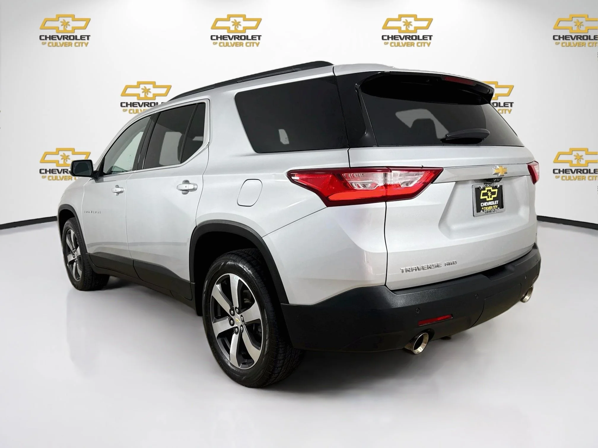 Used 2021 SILVER ICE METALLIC Chevrolet LT Leather image 6