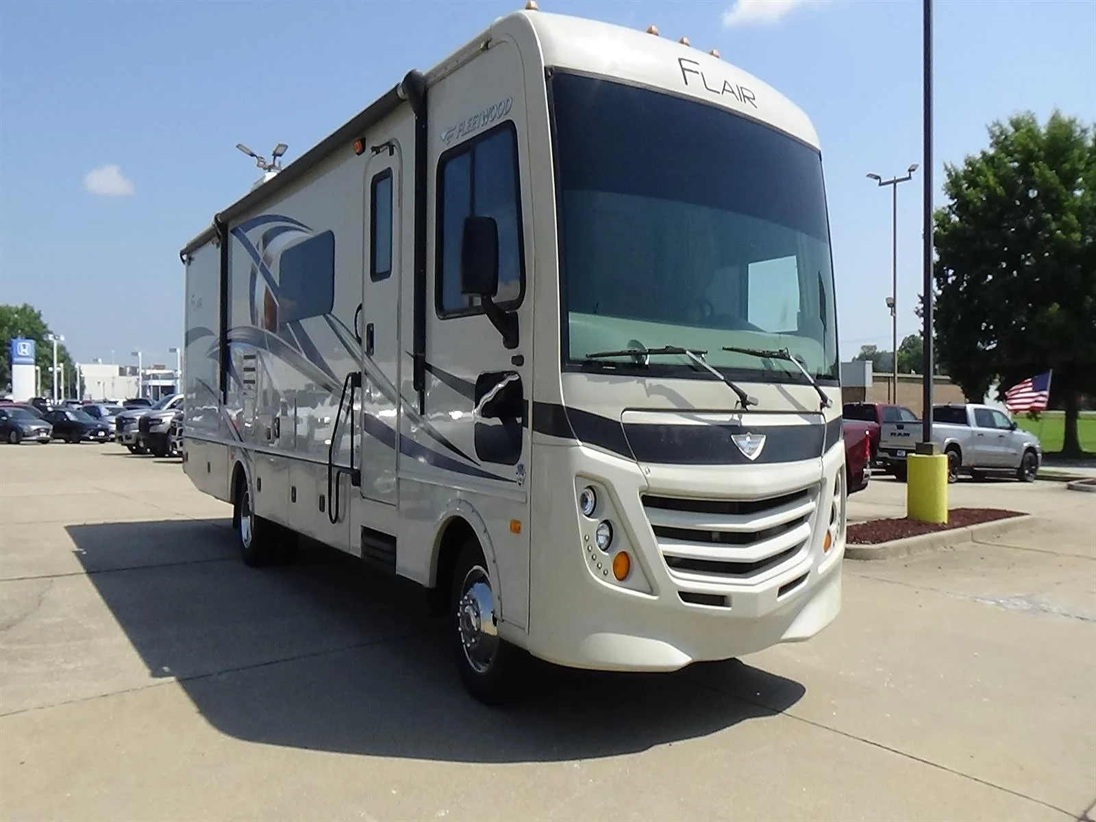 Used 2016 Tan Ford Fleetwood Flair image 5