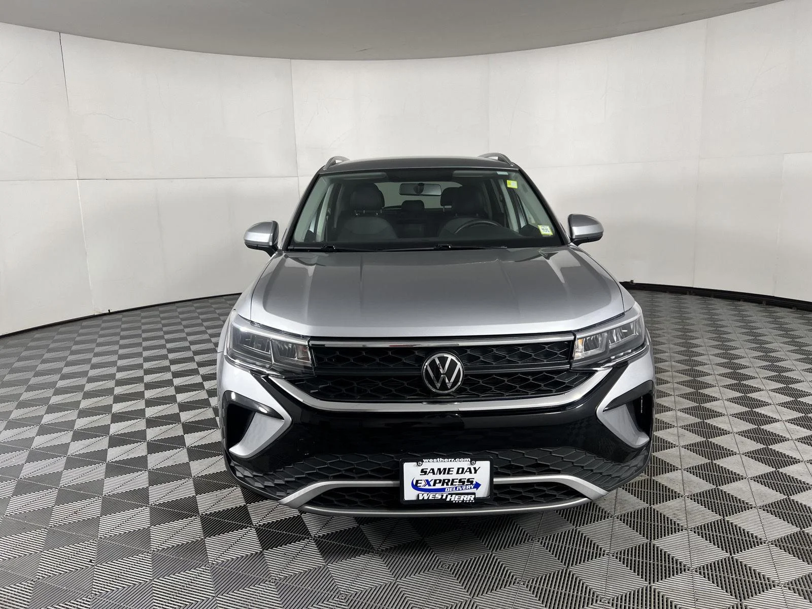 Used 2022 Gy Volkswagen SE image 9