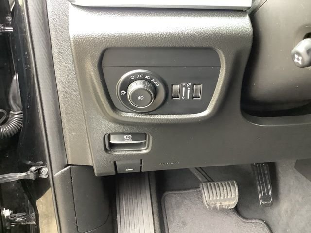 Used 2023 Diamond Black Jeep Overland image 25