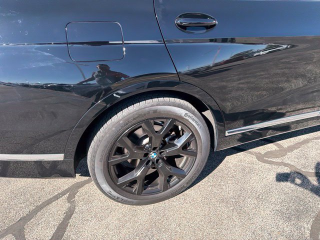 Used 2021 Jet Black BMW xDrive40i image 5