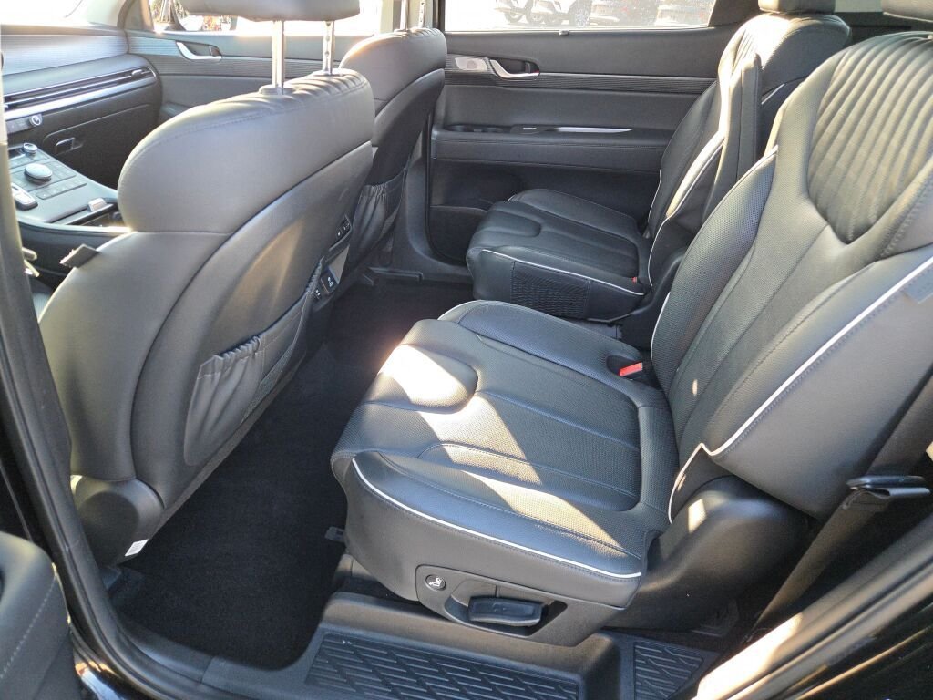 Used 2023 Black Hyundai Limited image 17