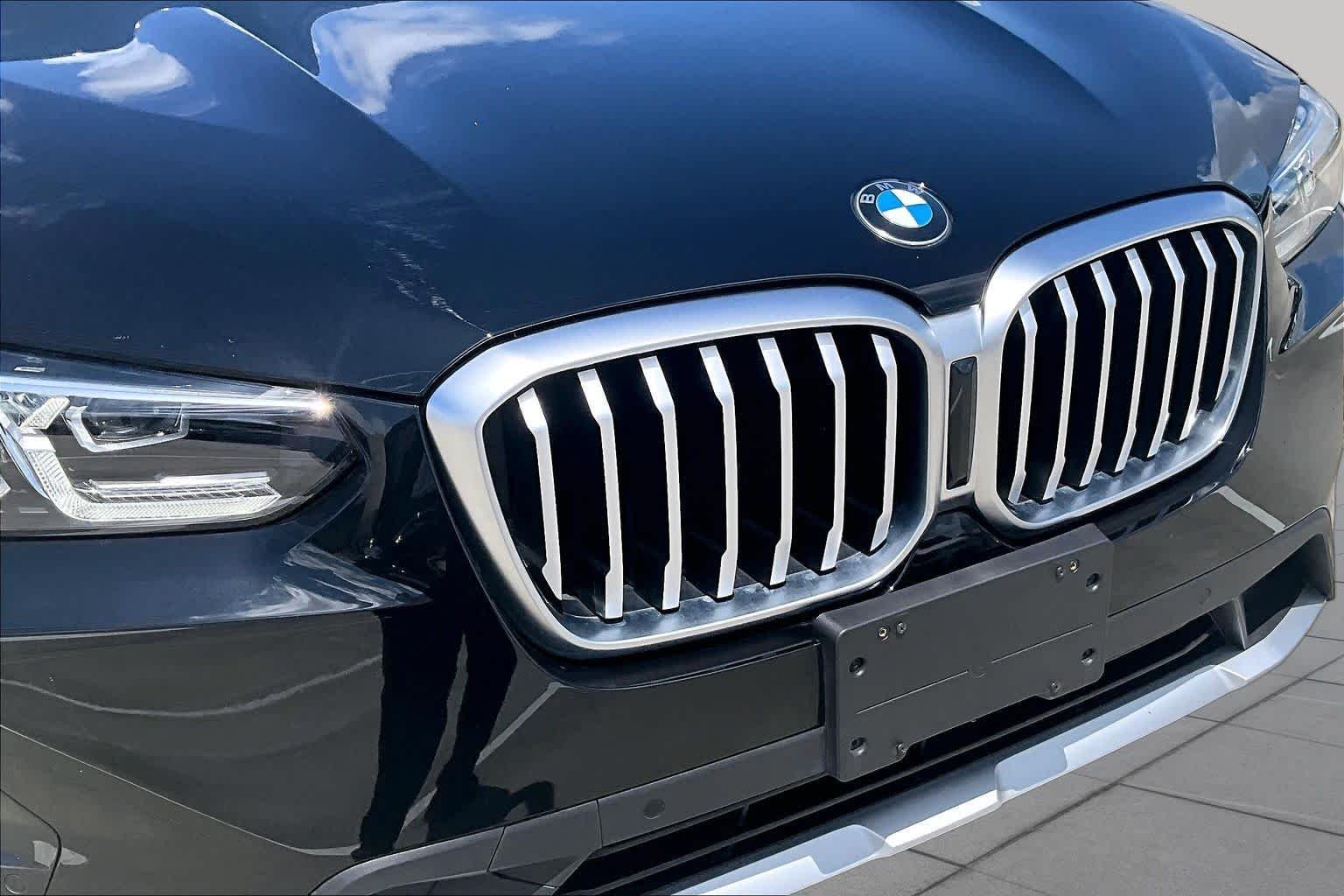 Used 2023 Jet Black BMW sDrive30i image 28
