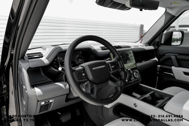 New 2026 Santorini Black Land Rover X-Dynamic SE image 2