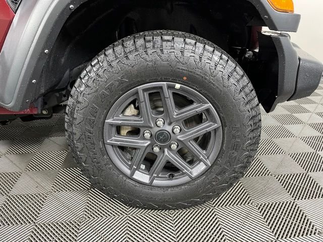 Used 2022 Red Jeep Unlimited Sport image 9
