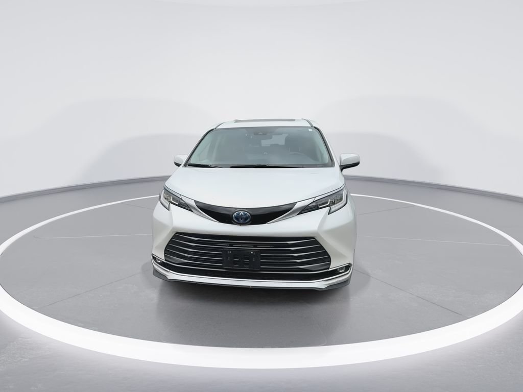 Used 2022 Pearl Toyota Limited image 3