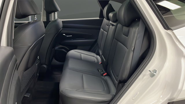 Used 2025 Creamy White Pearl Hyundai SEL Convenience image 23