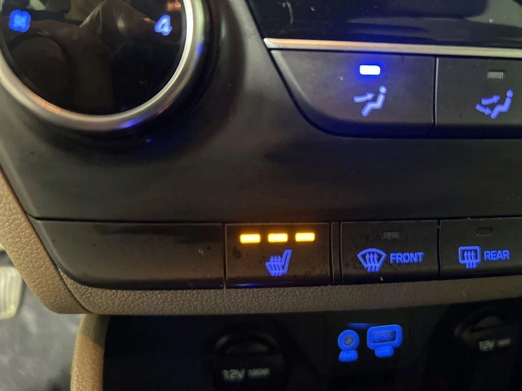 Used 2020 Cream White Hyundai Value image 24