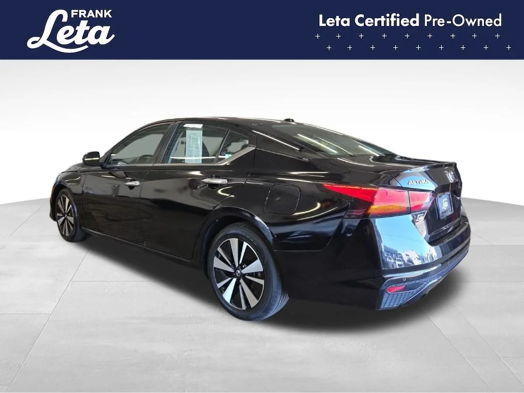 Used 2022 Black Nissan 2.5 SV image 4