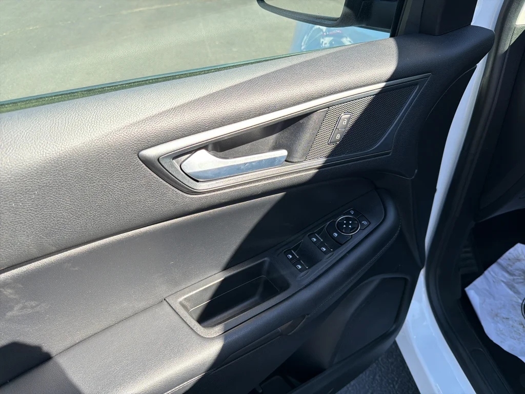Certified Used 2024 Oxford White Ford SE image 23