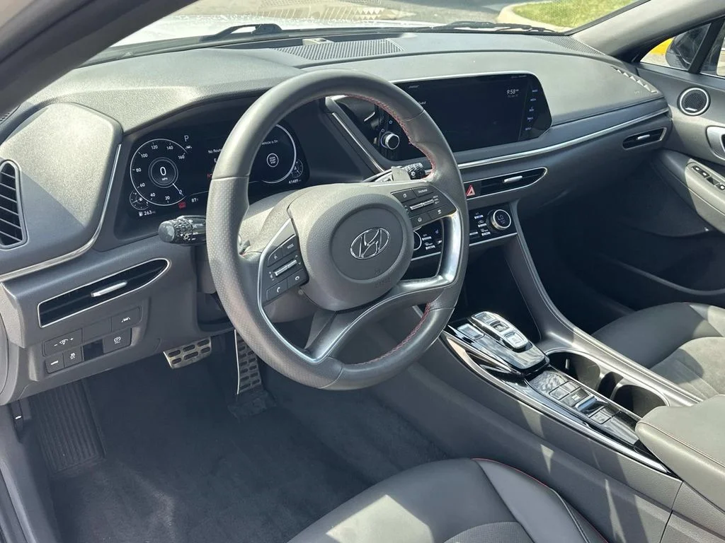 Used 2021 Gray Hyundai SEL Plus image 2