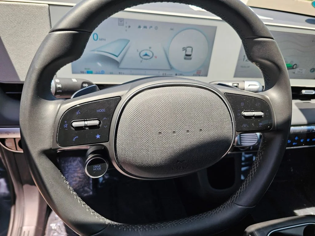 Used 2024 Green Hyundai SE image 27