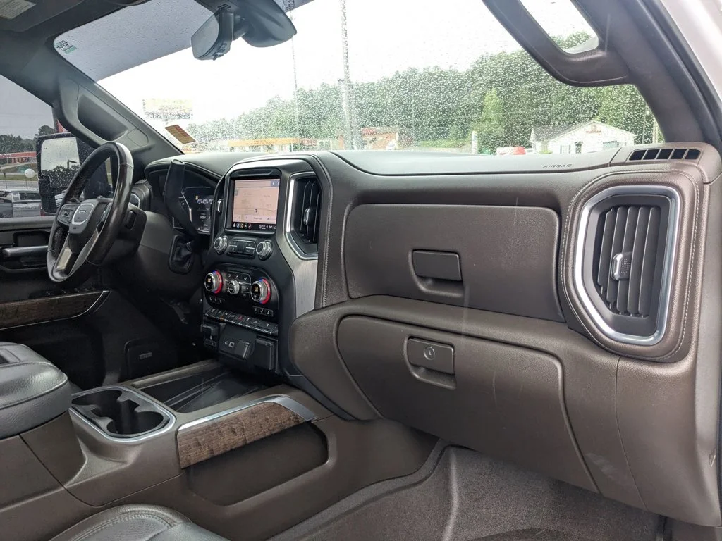 Used 2022 White Frost Tricoat GMC Denali image 28