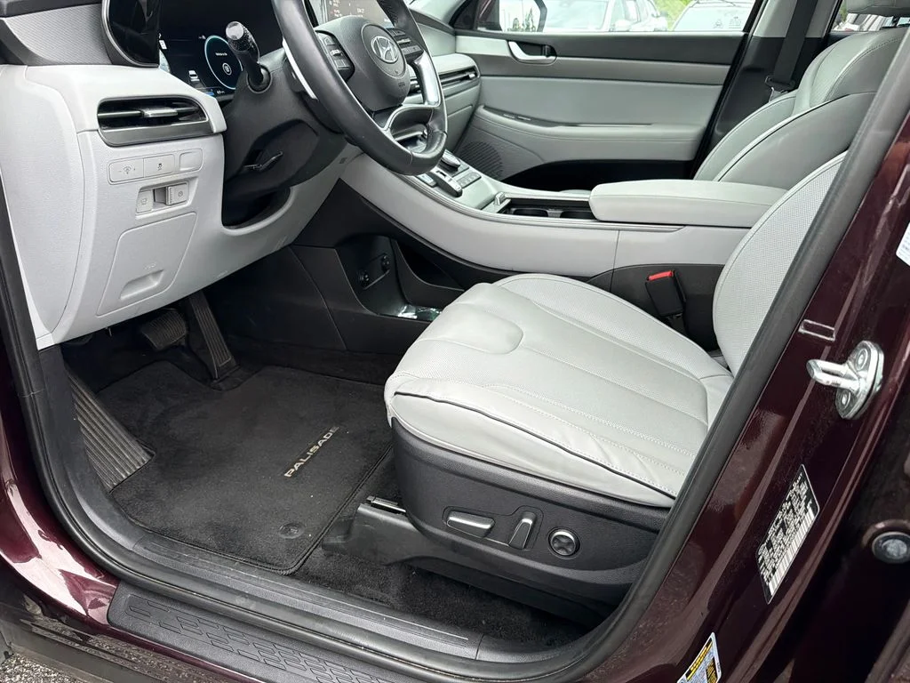 Used 2023 Red Hyundai SEL image 9