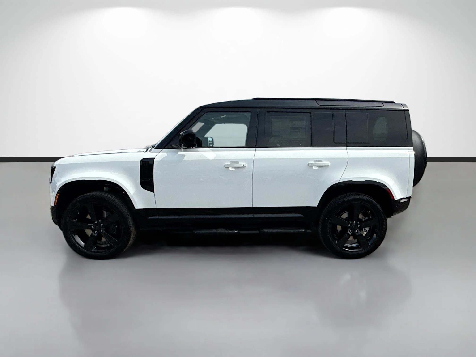 New 2026 Fuji White Land Rover X-Dynamic SE image 2