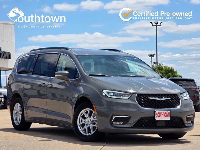 2022 Chrysler Pacifica Touring L's photo