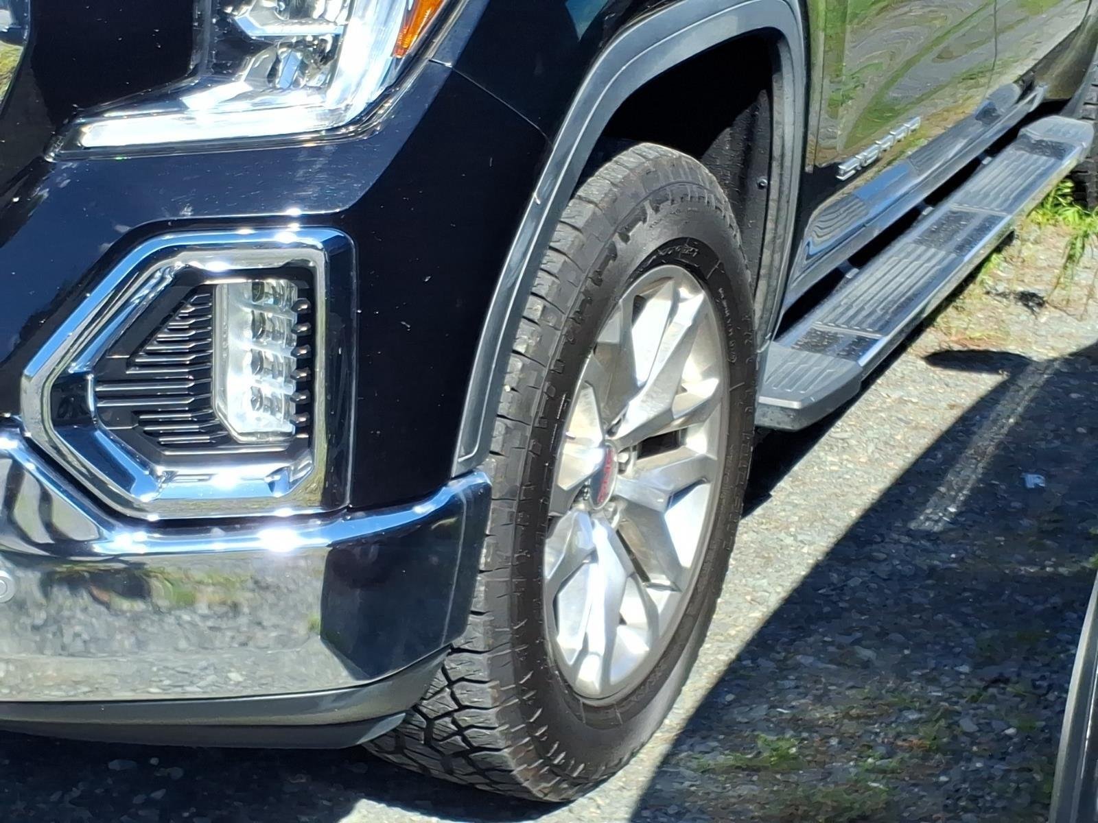 Used 2021 Onyx Black GMC SLT image 3