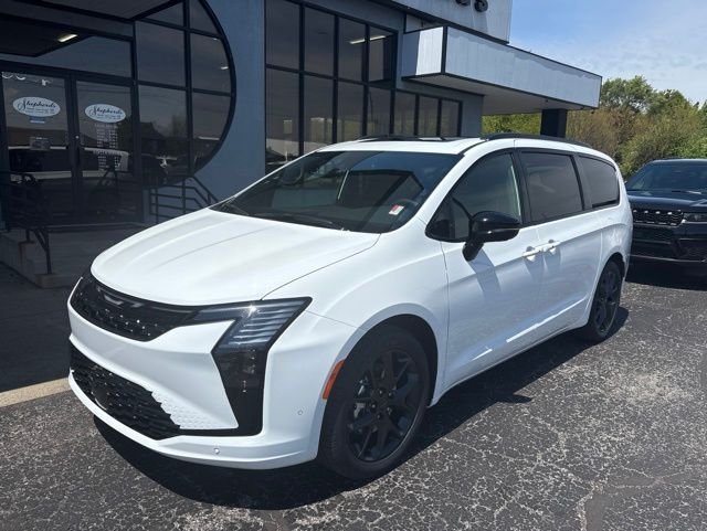 New 2027 Bright White Clear-Coat Exterior Paint Chrysler Limited image 2