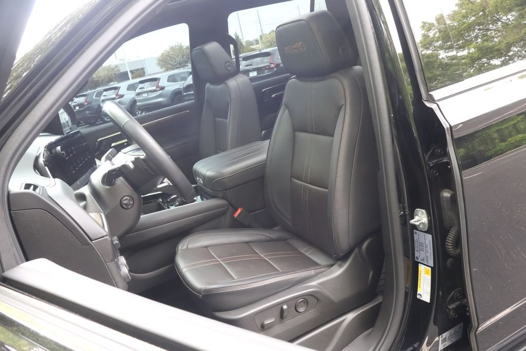 Used 2025 Black Chevrolet High Country image 34