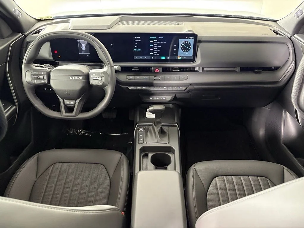 New 2027 Frost Blue / Black Roof Kia X-Line S image 24