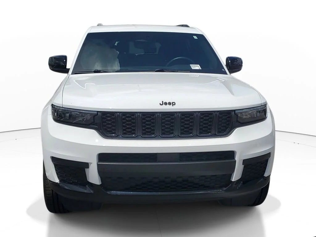 Used 2024 White Jeep Altitude image 2