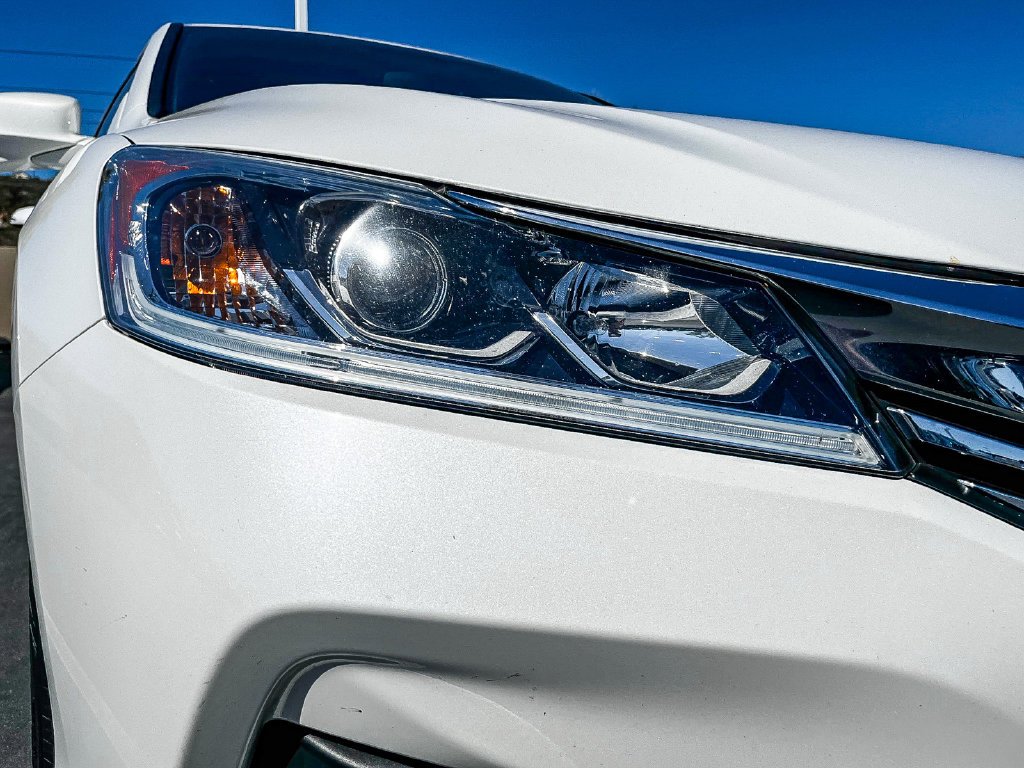 Used 2016 White Honda EX-L image 4