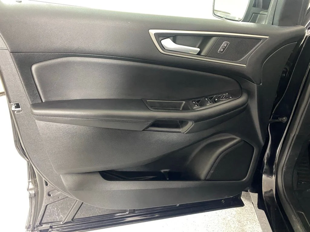 Used 2022 Black Ford SEL image 10
