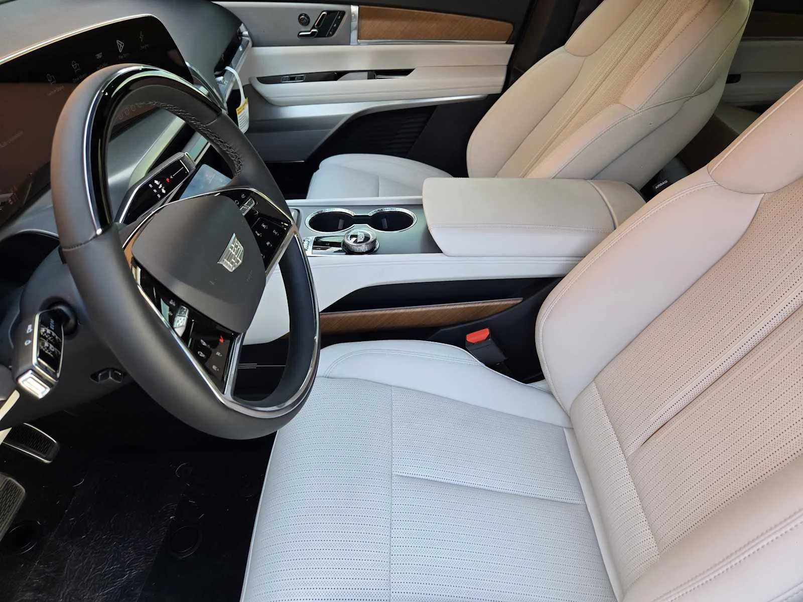 2027 Cadillac VISTIQ Luxury - Photo 8