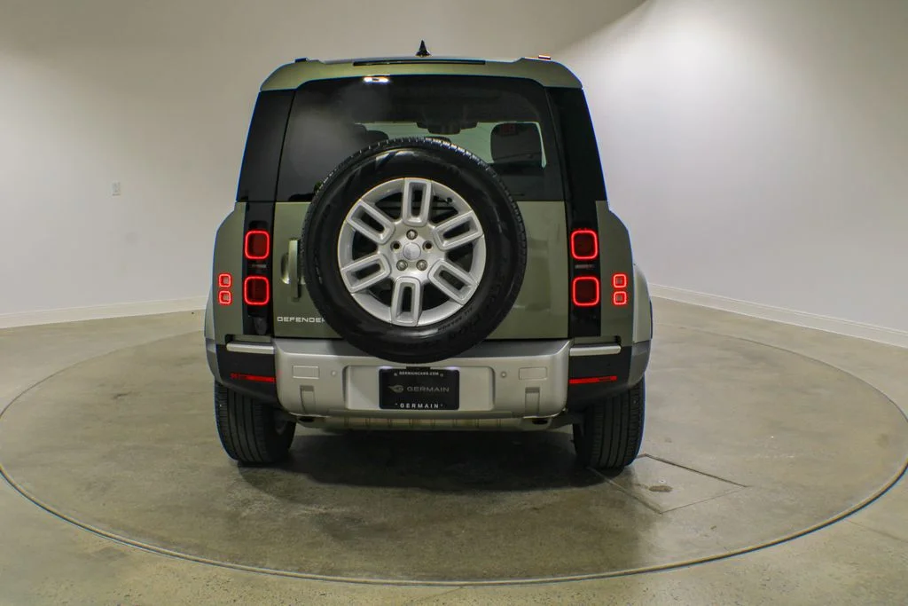 Used 2025 Pangea Green Metallic Land Rover S image 4