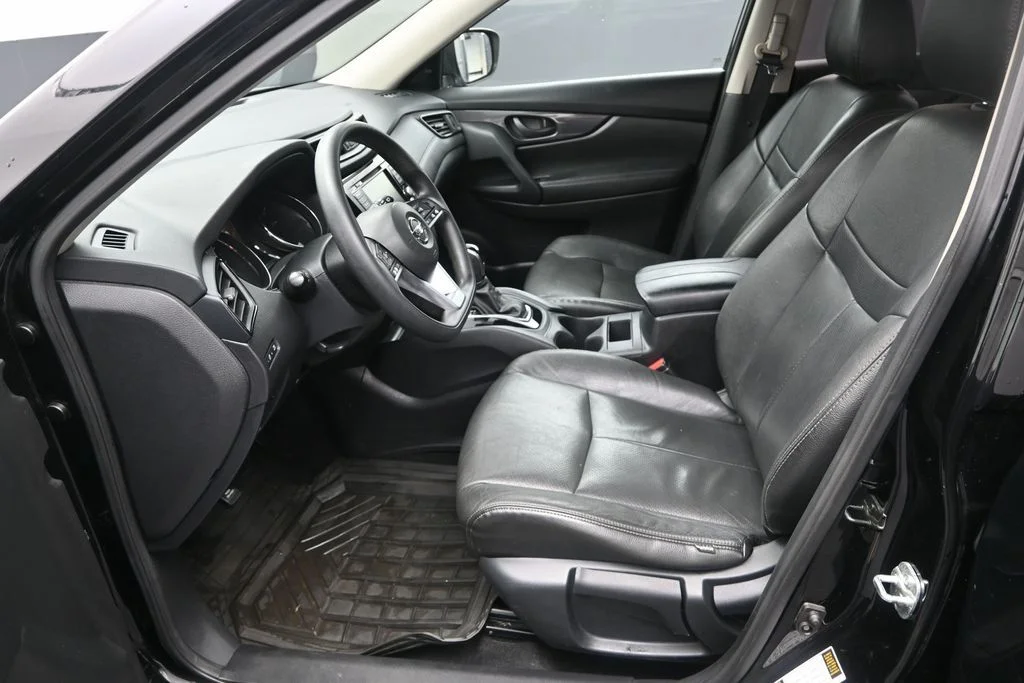 Used 2020 Black Nissan S image 18