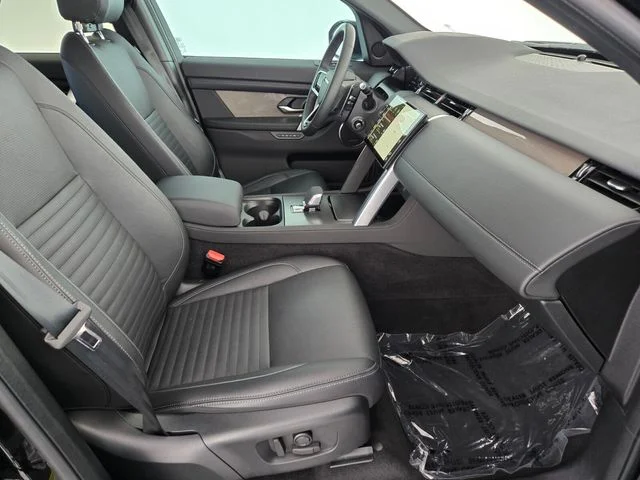 Used 2024 Black Land Rover SE image 3