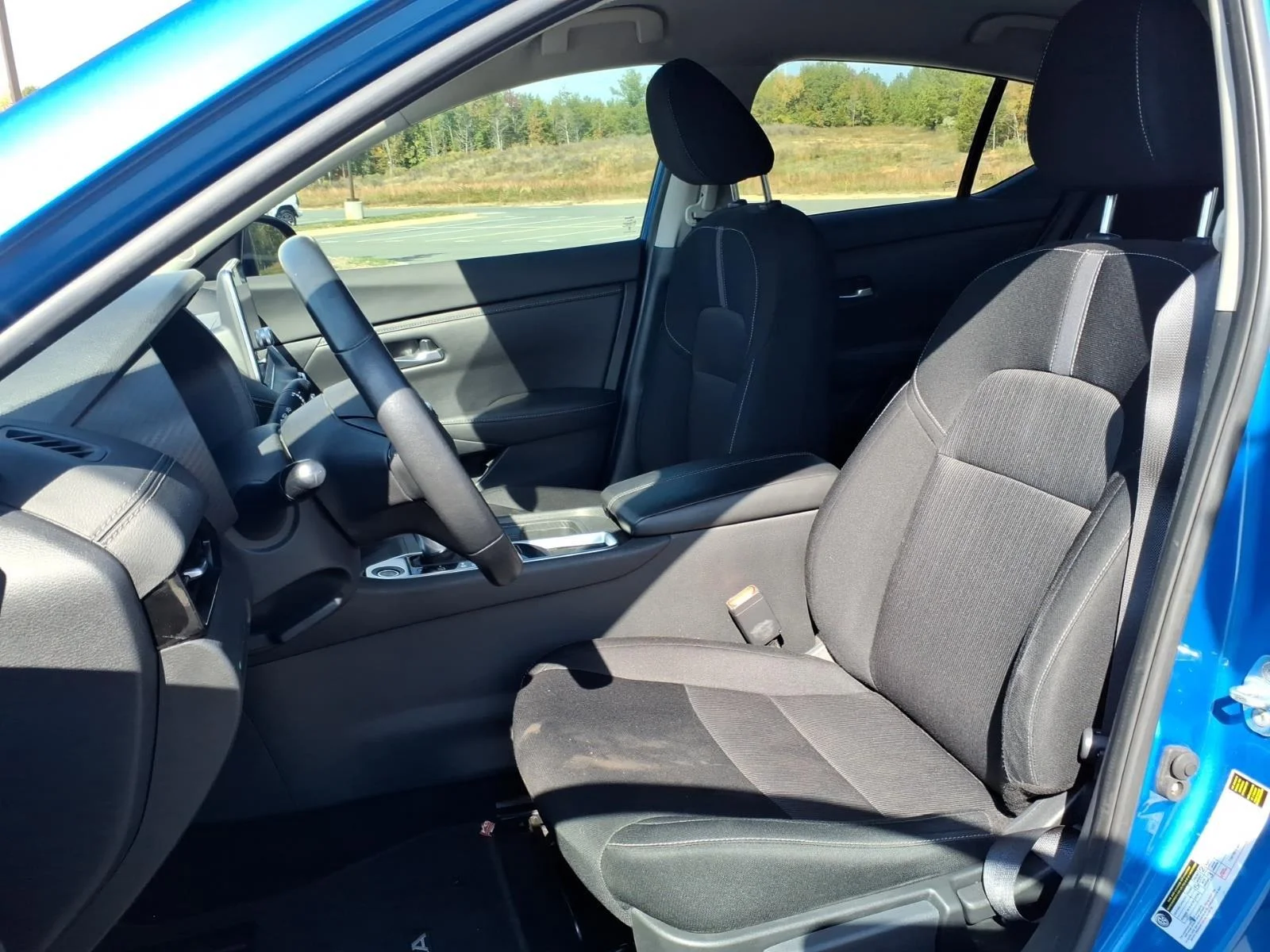 Used 2022 Electric Blue Metallic Nissan SV image 19