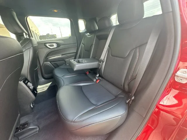 New 2026 Red Hot Pearl-Coat Exterior Paint Jeep Trailhawk image 24