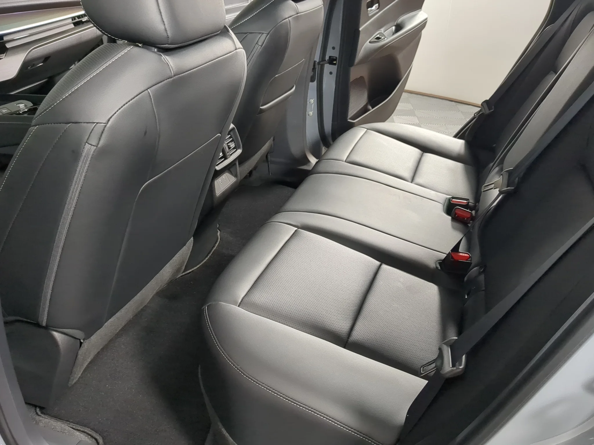 New 2027 Boulder Gray Pearl/Super Black Nissan SL image 14