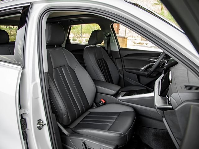 Used 2025 Glacier White Audi  image 26