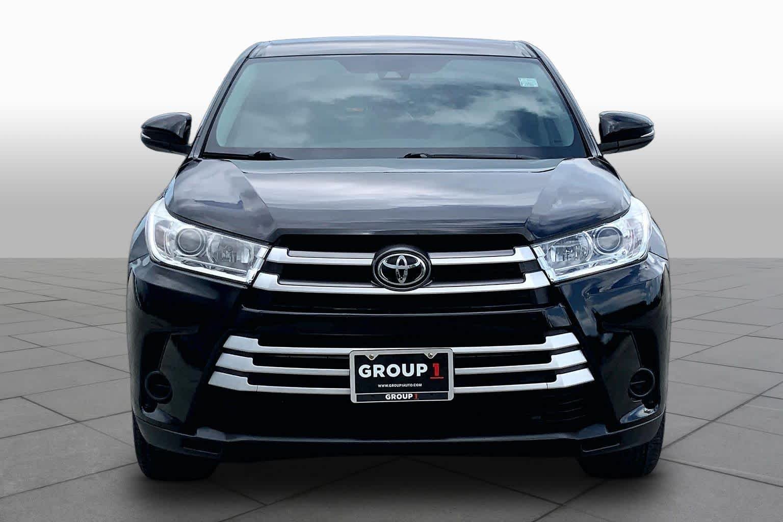 Used 2019 Midnight Black Metallic Toyota LE image 4