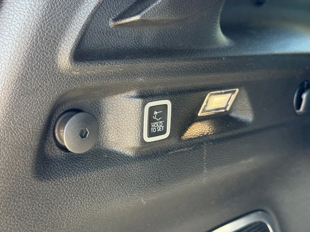 Used 2022 Black Jeep Limited image 27