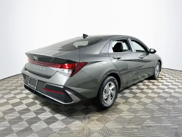 New 2026 Hyundai ELANTRA SE
