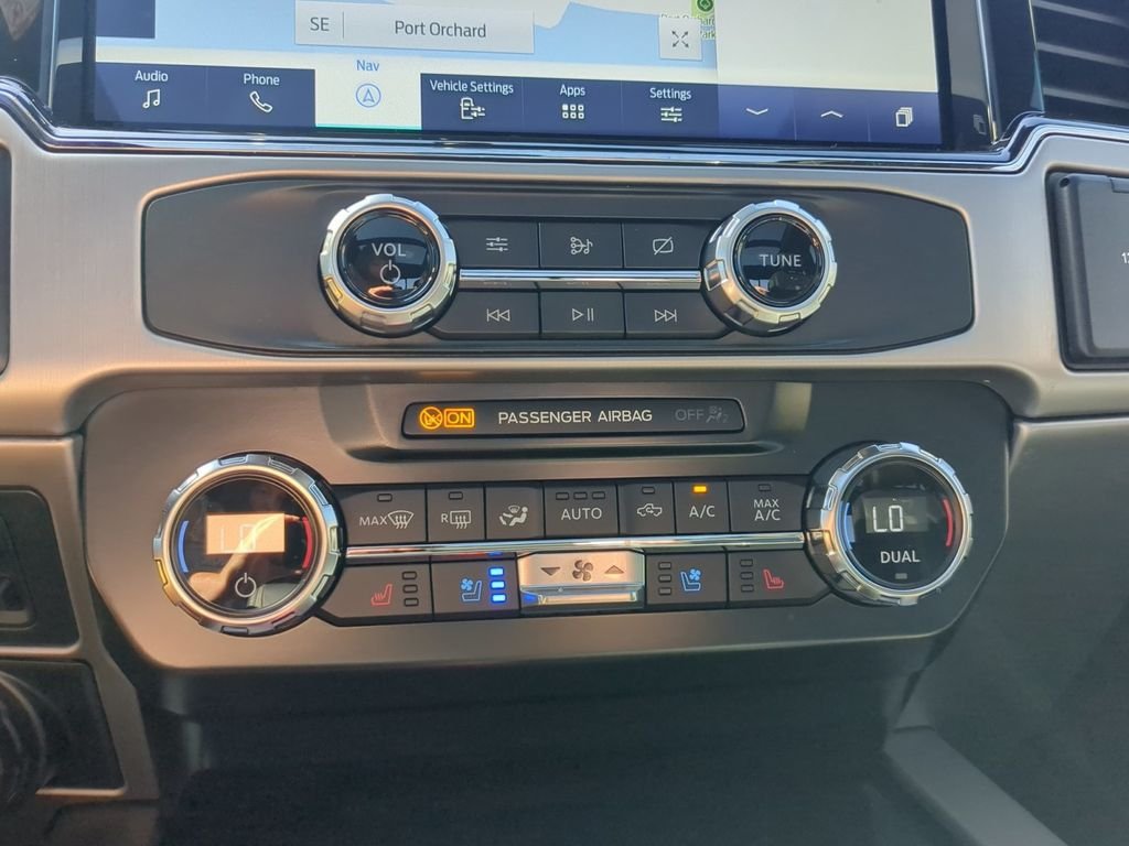 Used 2022 Gray Metallic Ford Platinum image 29